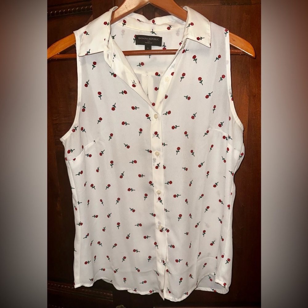 Banana Republic size small rose print sleeveless shirt